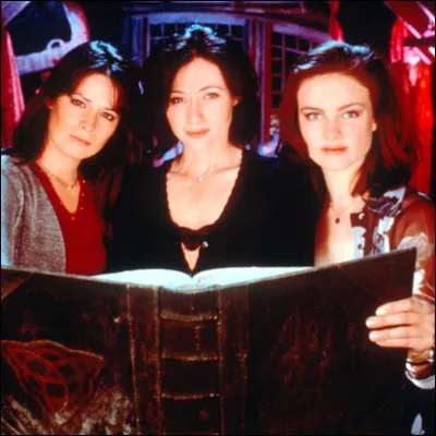 En quelle année a été créée la série "Charmed" ?