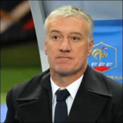 Comment s'appelle le sélectionneur de cette équipe ?