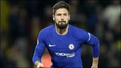 À quel poste joue Olivier Giroud ?