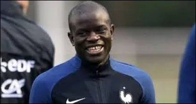 À quel poste joue le joueur N'Golo Kanté ?