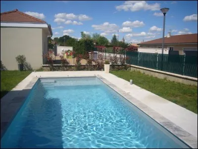 Combien de mètres mesure une piscine olympique ?