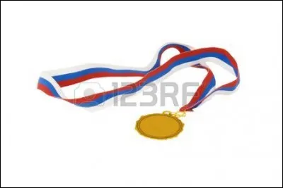 J'ai devant moi 2 nageurs. Un dans la catégorie 'AAA 13-14 ans' et l'autre dans la catégorie 'AA 15-17 ans'. Lequel est le meilleur ?