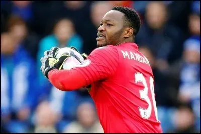 Quel est le prénom de Mandanda ?