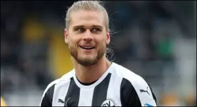 Quel joueur, beau gosse islandais, affole actuellement la toile ?