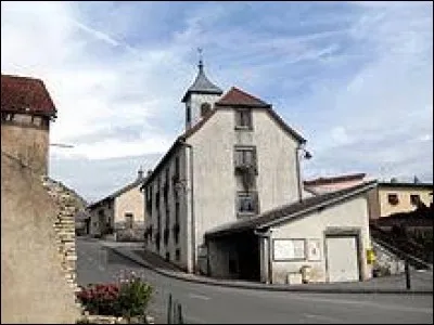 Village Doubien, Laire se situe dans l'ancienne r&eacute;gion ...