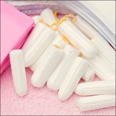 Quels sont les symptômes du syndrome du choc toxique, maladie rare mais grave, souvent associée à l'utilisation du tampon ?
