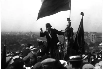 Un 31 juillet, Jean Jaurès est assassiné à Paris, au café du Croissant. En quelle année était-ce ?