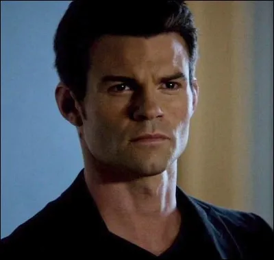 Quel est le nom de ce vampire qui a été l'amant de Tatia, le 2e double Petrova ?