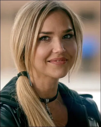 Quel est le nom de ce vampire qui a beaucoup aidé Stefan à se contrôler ?