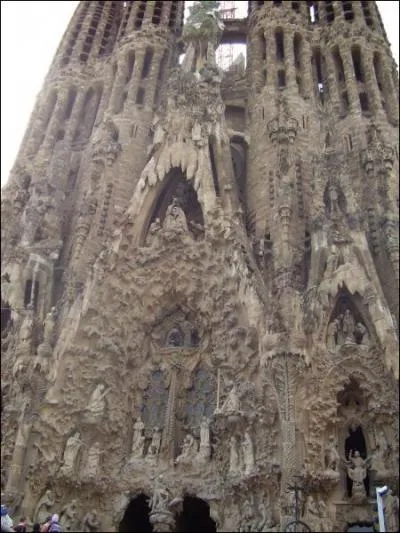La Sagrada Familia. Quel nom donne-t-on à la façade vue sur cette photo ?