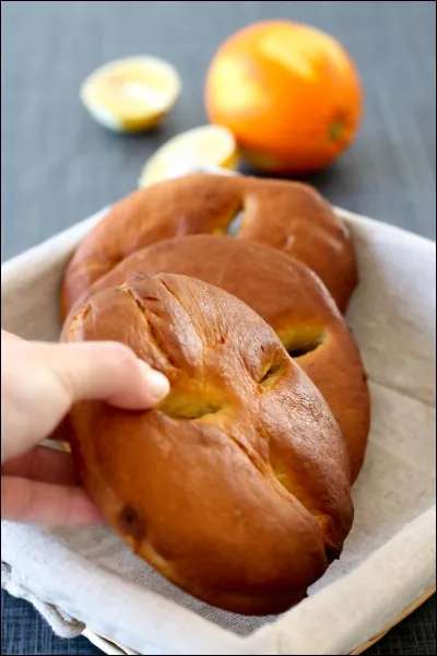 Passons aux spécialités culinaires. 
Si je te parle d'un gâteau qui se nomme "la pompe à l'huile "... Sais-tu d'où il vient ?