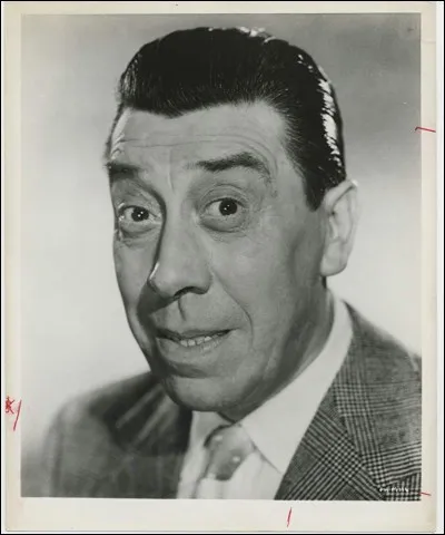 Passons aux célébrités nées dans l'une des deux villes.
Dans quelle ville est né le célèbre acteur Fernandel Contandin ?