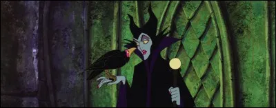 En quoi s'est transformée Maléfique dans "La Belle au bois dormant" ?