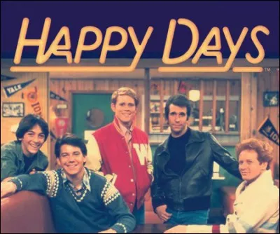 Dans la série 'Happy Days - Les Jours heureux' quel est le nom du personnage séducteur, archétype du blouson noir, des années 1950 : cuir, moto, Ray Ban ?