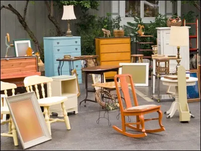 Quel type de meuble est un 'bonheur-du-jour' ?