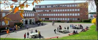 Le collège est un enseignement réparti sur cinq ans.