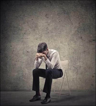 Quel homme a chanté "Je marche seul" ?