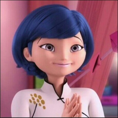 Dans "Chronogirl", Sabine se met une fleur dans les cheveux pour ses 20 ans de mariage.
Mais de quel côté l'a-t-elle mise ?