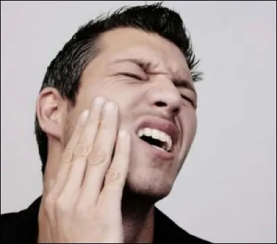 Tu as une rage de dents. Sur toi, tu as 4 objets. Lequel choisis-tu pour arracher ta dent ? Tu as tellement mal !