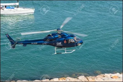 Tu vois un hélicoptère de loin sur l'île. Que fais-tu ?
