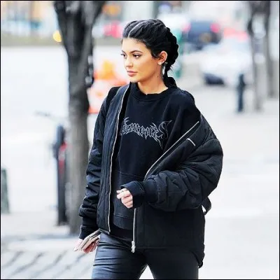 Tu t'habilles de manière...