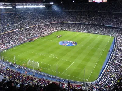 Le Camp Nou est un stade situé à Madrid.