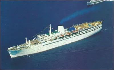 Ce paquebot des croisières Paquet porte le nom d'un aviateur : lequel ?