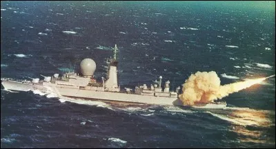 Quel nom porte cette frégate lance-missiles ?