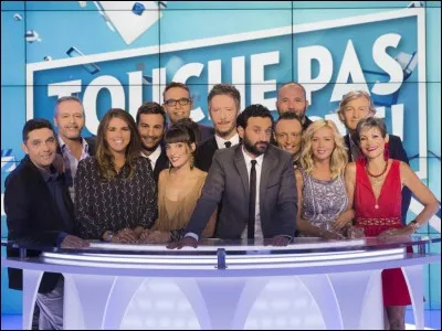 Qui remplace Cyril à la présentation de "TPMP ouvert à tous" le vendredi ?