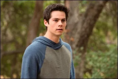 Pourquoi Stiles veut-il absolument faire sa première fois dans la saison 3 ?