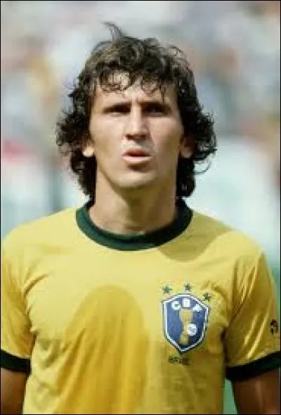 Il a participé à trois Coupes du monde. Tous les puristes du football se souviennent de son talent. Quel joueur brésilien était surnommé le Pelé blanc ?
