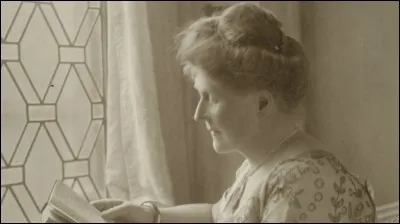 Comment se prénommait la conjointe de Edward Elgar ?