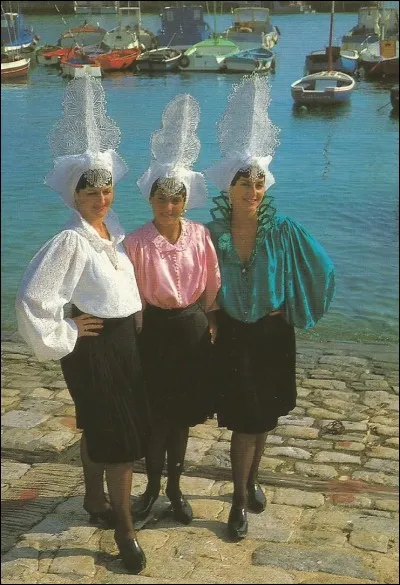 De quelle ville côtière sont ces costumes ?