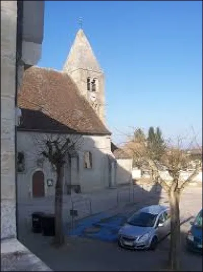 Village Saône-et-Loirien, Sassenay se situe dans l'ancienne région ...