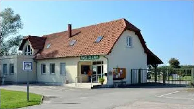 Nous sommes dans le Bas-Rhin devant le musée de l'abri de Hatten. Nous nous trouvons dans l'ancienne région ...