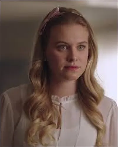 Où se cache Polly après sa fuite du pensionnat ?