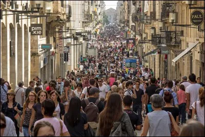 Quel est le nom de la plus grande rue piétonne commerciale d'Europe ?