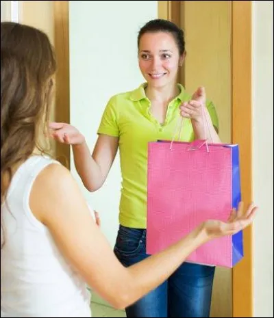 Ton amie t'offre un cadeau qui ne te plaît pas vraiment :