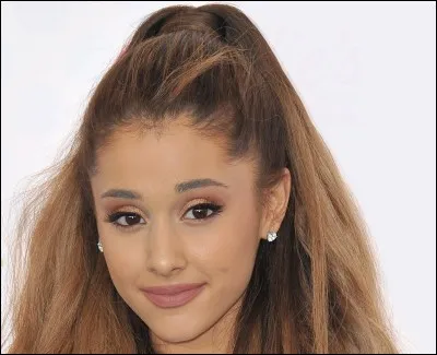 C'est une chanteuse et une actrice.