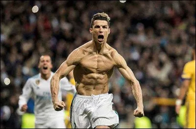 C'est un joueur de foot.