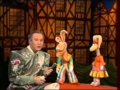 Quel était le nom de l'émission pour la jeunesse diffusée entre 1980 et 1987 ?