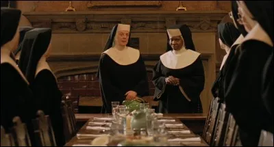 Quel plat cette femme refuse-t-elle à l'église ?