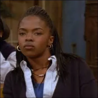 Comment s'appelle cette adolescente ?