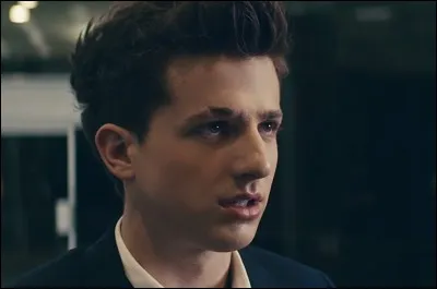 En 2018, quel américain connait un grand succès avec sa musique "Attention" ?