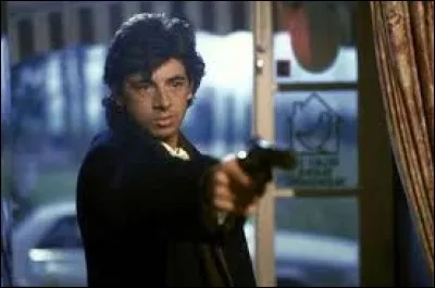 Quel célèbre chanteur français a joué Mozart dans "Attention bandits !" ?