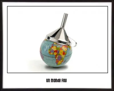 Qui chantait 'Le monde est fou, fou, fou voyez-vous...' ?