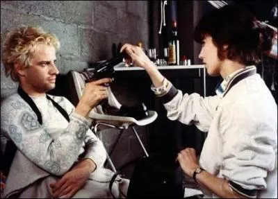 Hlna face au dangeureux Christophe Lambert ...