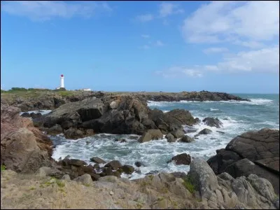 La Pointe des Corbeaux est au bout de quelle plage ?