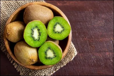 De quelle couleur la pulpe du kiwi est-elle généralement ?