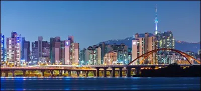 Qui a dit : "Je sais une chose sur les femmes : elles ne sont pas des hommes" ?